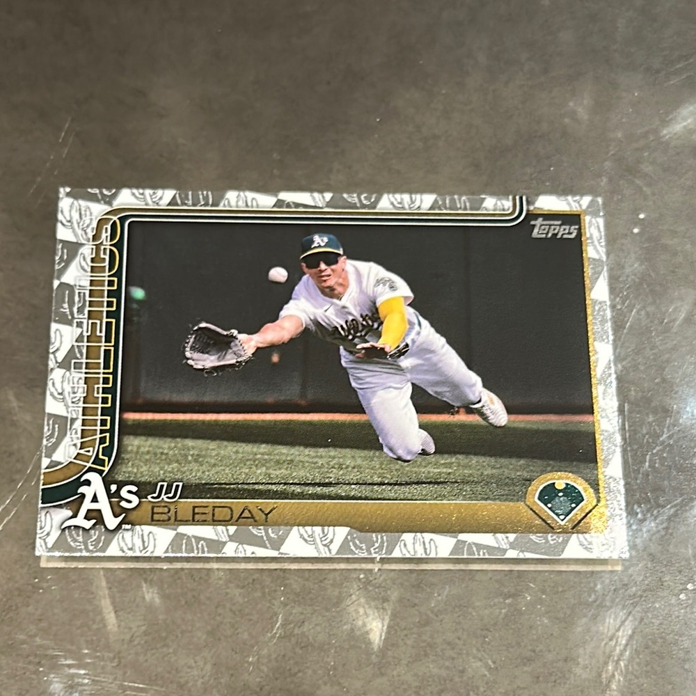 Topps White and Gold Card Game Accessory